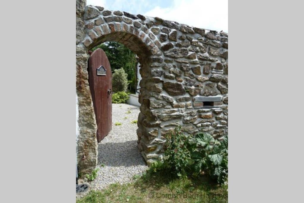The Snug At Cornish Barn Holidays Труро Экстерьер фото