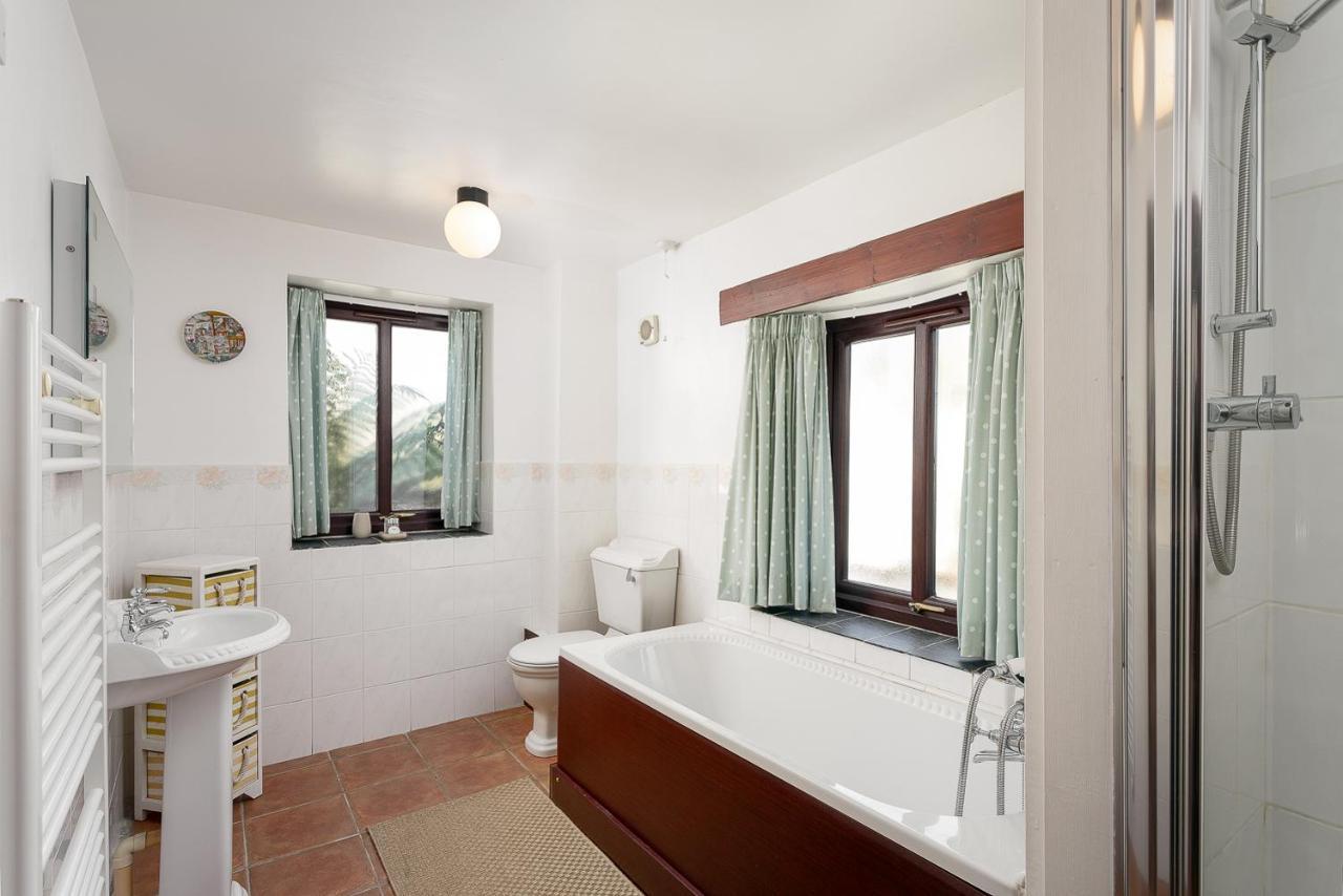 The Snug At Cornish Barn Holidays Труро Экстерьер фото