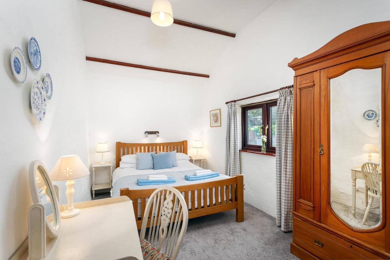 The Snug At Cornish Barn Holidays Труро Экстерьер фото