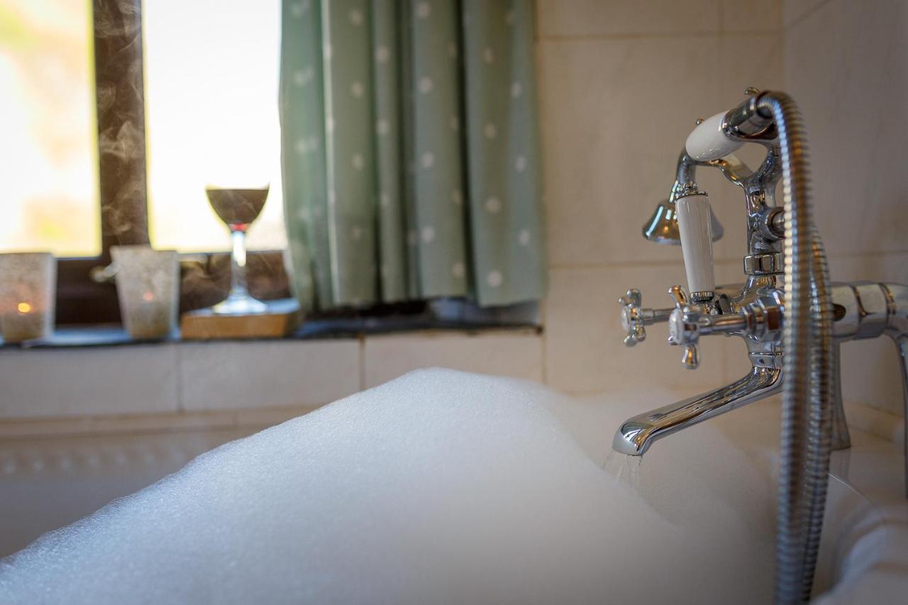 The Snug At Cornish Barn Holidays Труро Экстерьер фото