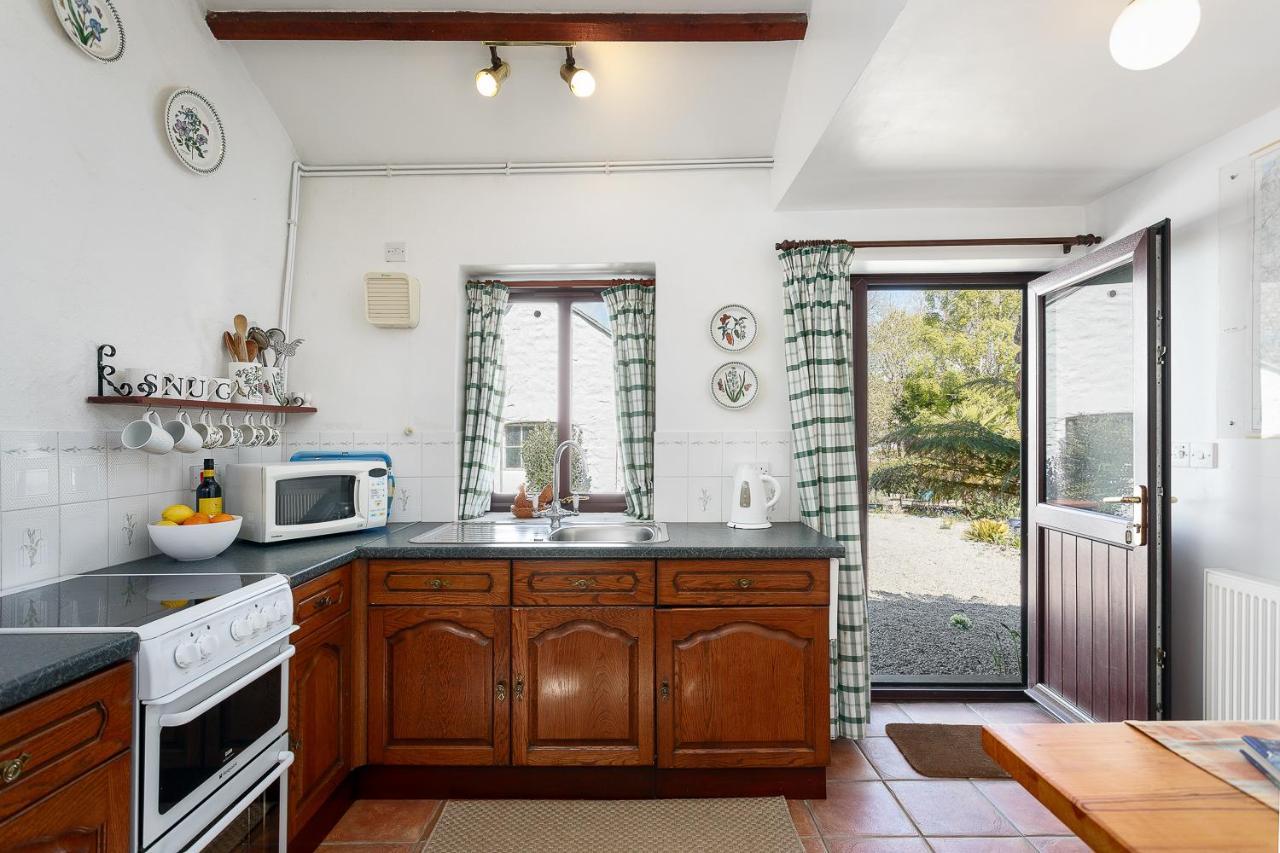The Snug At Cornish Barn Holidays Труро Экстерьер фото
