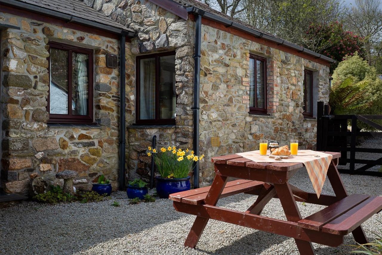 The Snug At Cornish Barn Holidays Труро Экстерьер фото